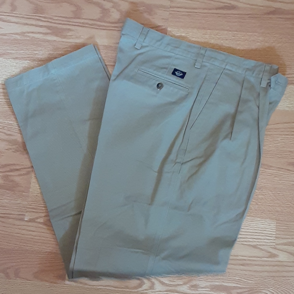 DOCKERS No Wrinkle Twill Classic Fit Khaki Pants